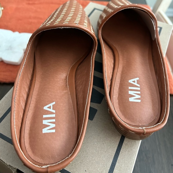 MIA Johona Mule in Tan Woven 6.5 - Picture 5 of 7